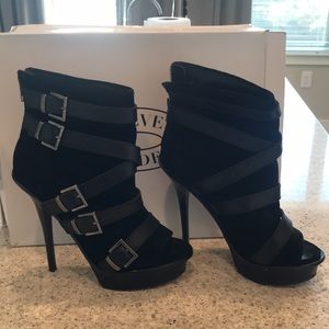 Steve Madden A-Roxana Black Booties